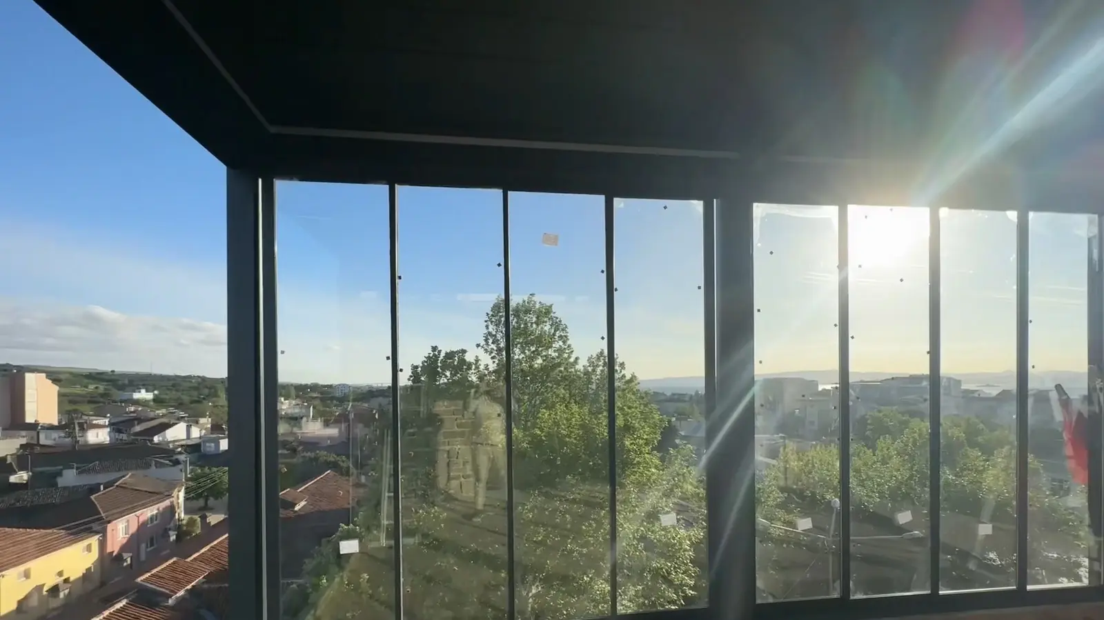 Çanakkale'de cam cepheli teras katı