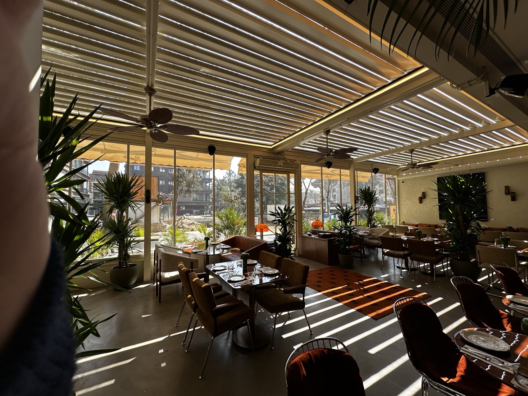 Restoran, gün ışığı — SkyArt Group uygulaması
