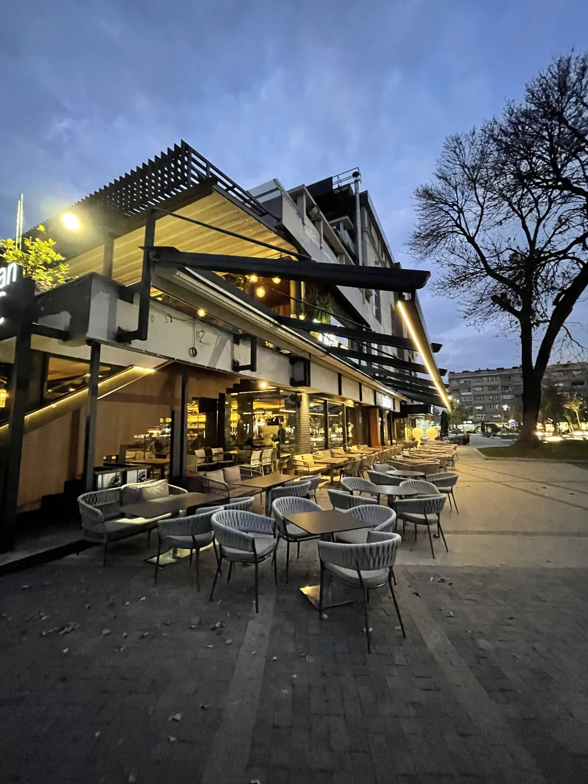 Pergola Tavan — dört mevsim aynı mekân