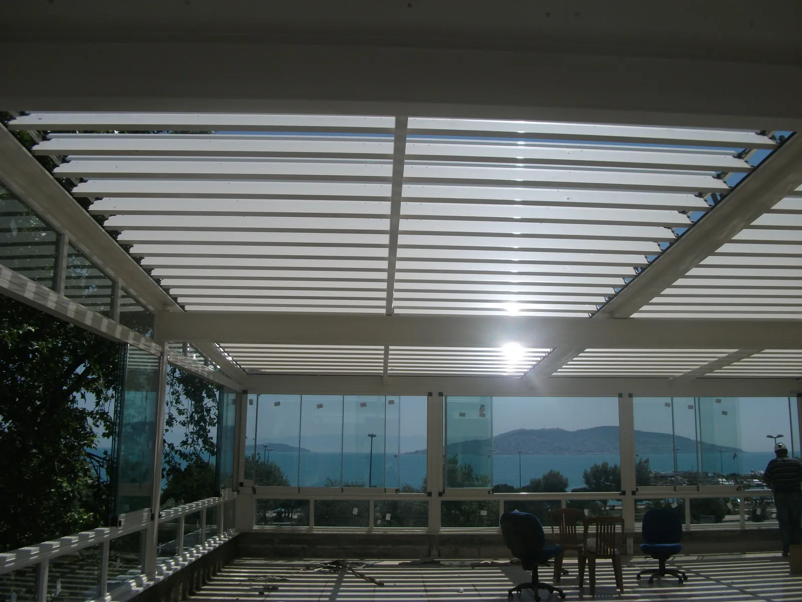 Rolling Roof Pergola — dört mevsim aynı mekân