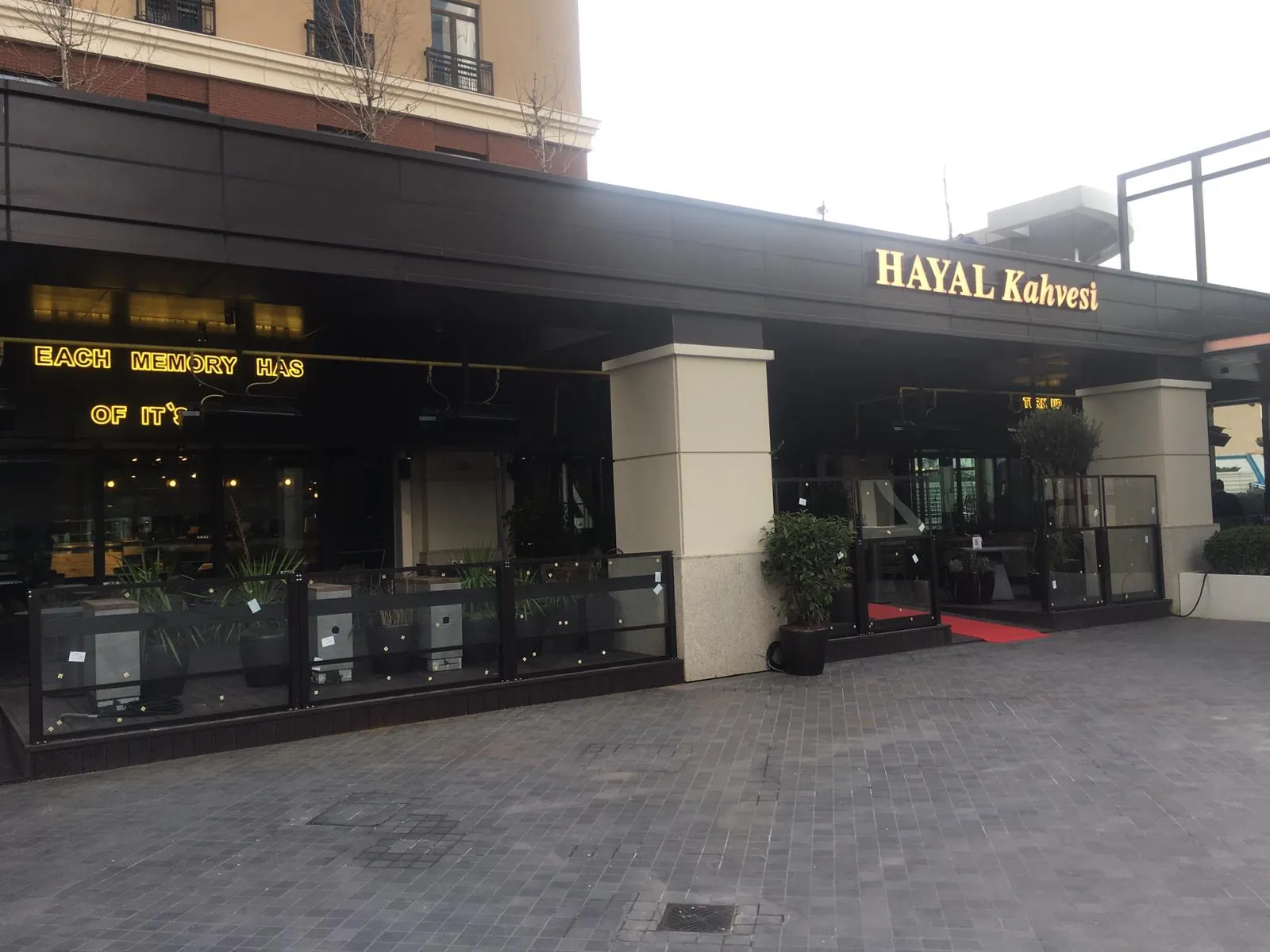 Rüzgâr Kırıcı Cam — gölgeyi kademeli kurun