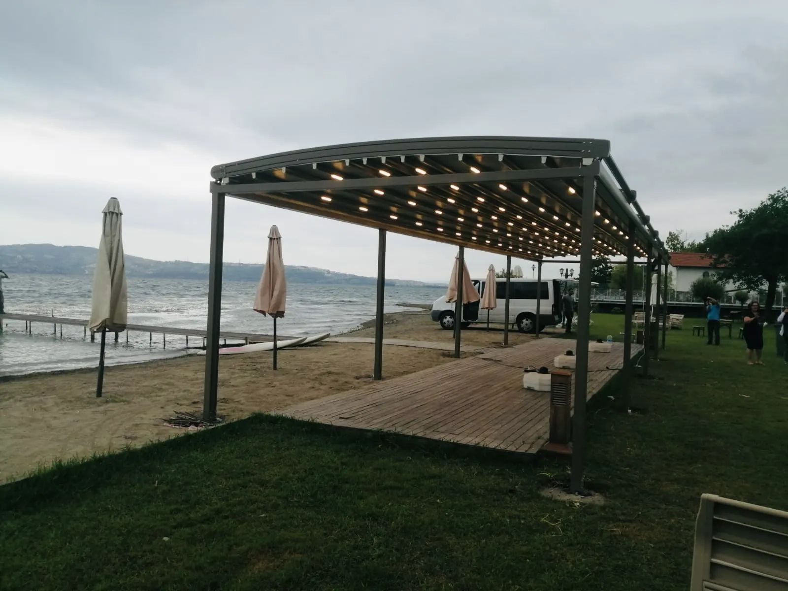 Sabit Pergola — gölgeyi kademeli kurun